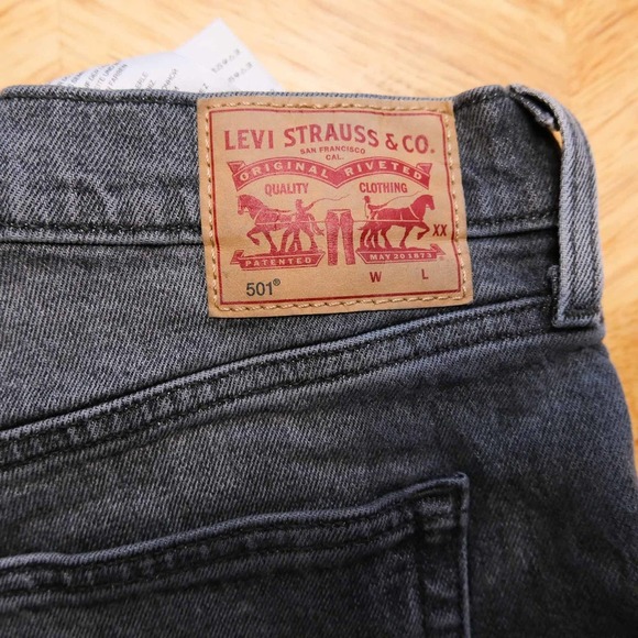 Levi's 501 Womens Denim Shorts Size 28 High Rise Cheeky Raw Hem Black Wash - Picture 11 of 12